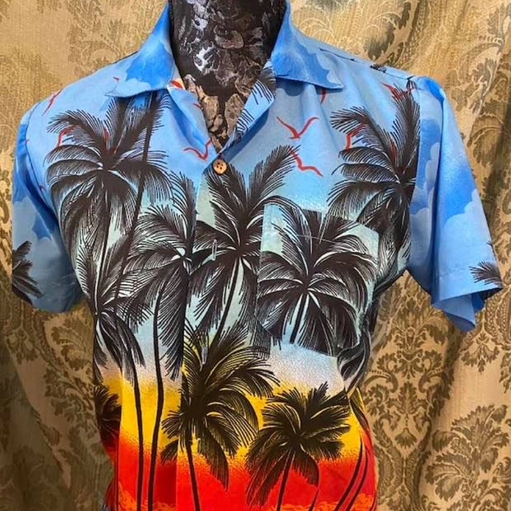 Rainforest Café Colorful Tropical Button-down, L